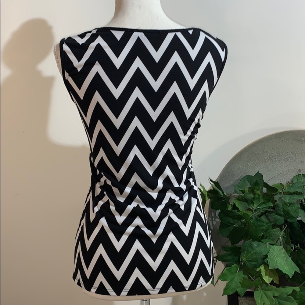 Essentials top - Picture 6 of 8